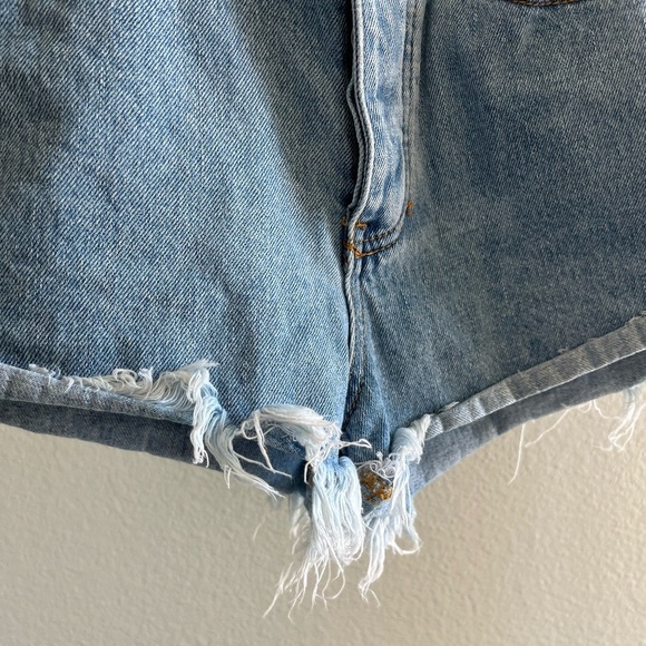 SUPERDOWN | Medium Wash Raw Hem Button Fly High Rise Denim Shorts | Size 26 - Picture 4 of 8